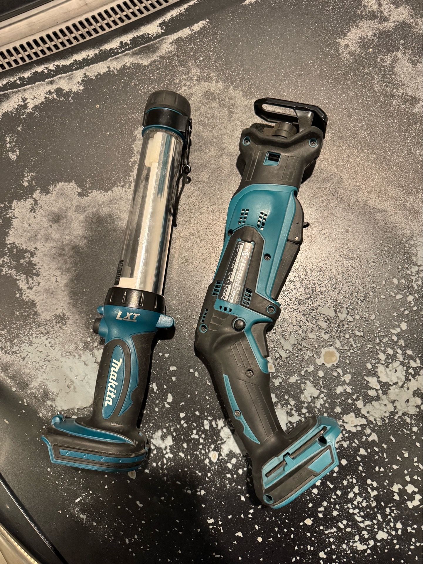 Makita Reciprocating Saw and Flashlight