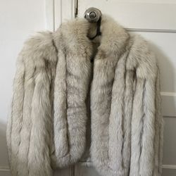 Vintage Cream Arctic Fox Fur Jacket with Quarter Length Sleeves and High Collar
