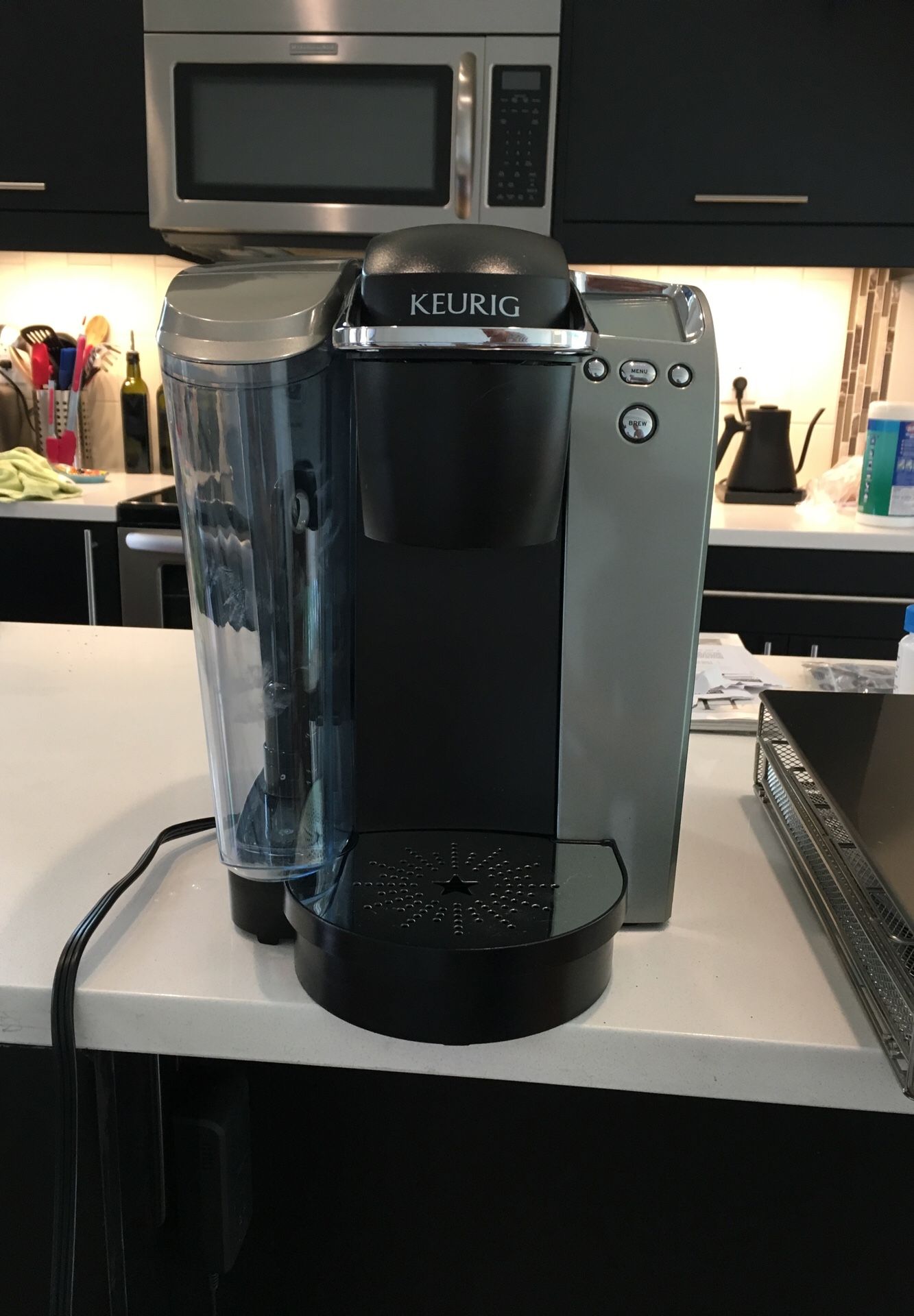 Keurig with k cup tray