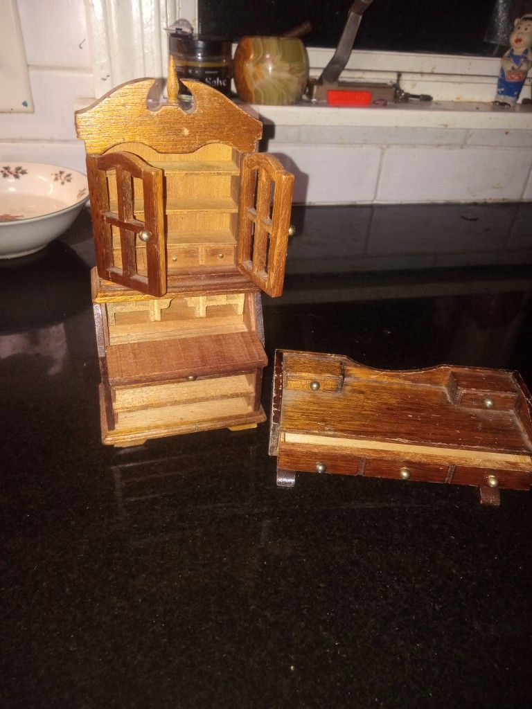 Two PCs. Wooden Doll Furniture