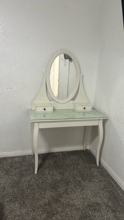 Girls vanity