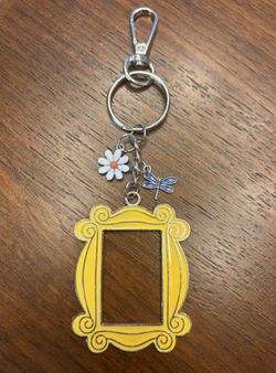 New Friends Tv Show “Phoebe vibes” Keychain Bag Charm Daisy Dragonfly 