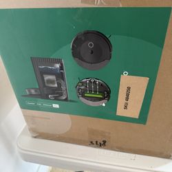 iRobot Roomba Combo 10 Max Robot + AutoWash Dock (X085020)