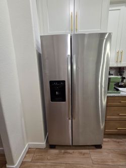 Amana Side-by-Side Refrigerator - Excellent Condition