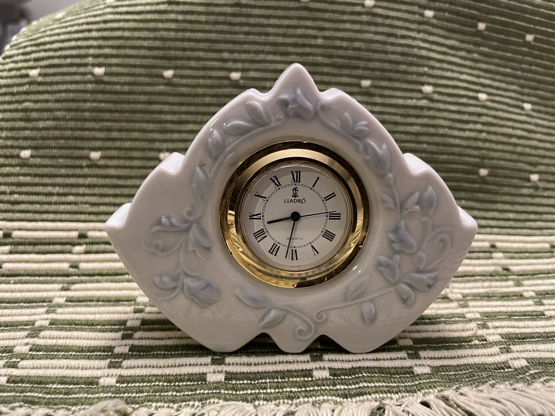 LLADRO Clock embedded In White Porcelain 