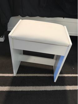 Makeup vanity bench
