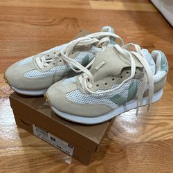 Size 5/6 Vejas Brand New