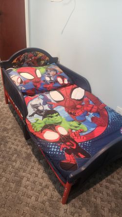 Toddler bed with matress, sheet, comforter, pillowcase, & pillow! Great condition!