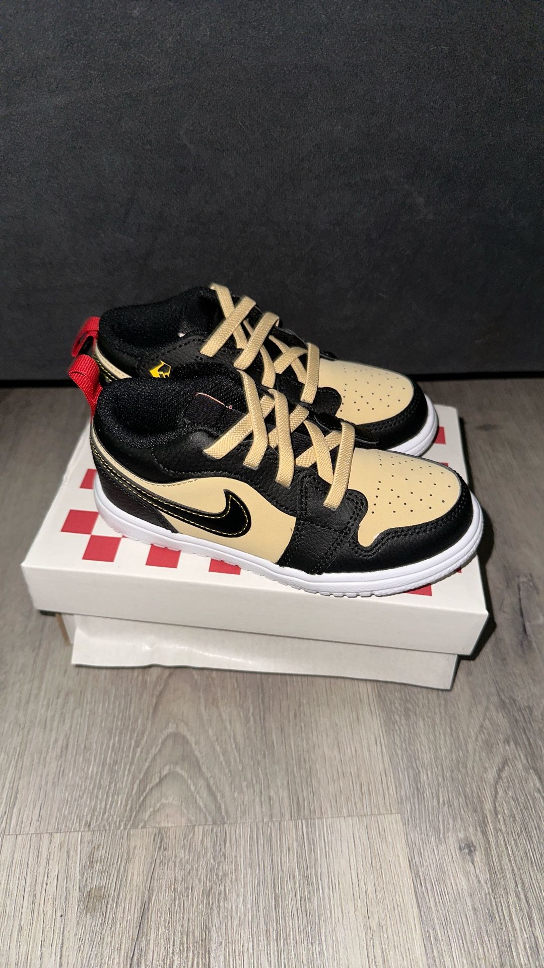 Jordan 1 Low (Size 9c)
