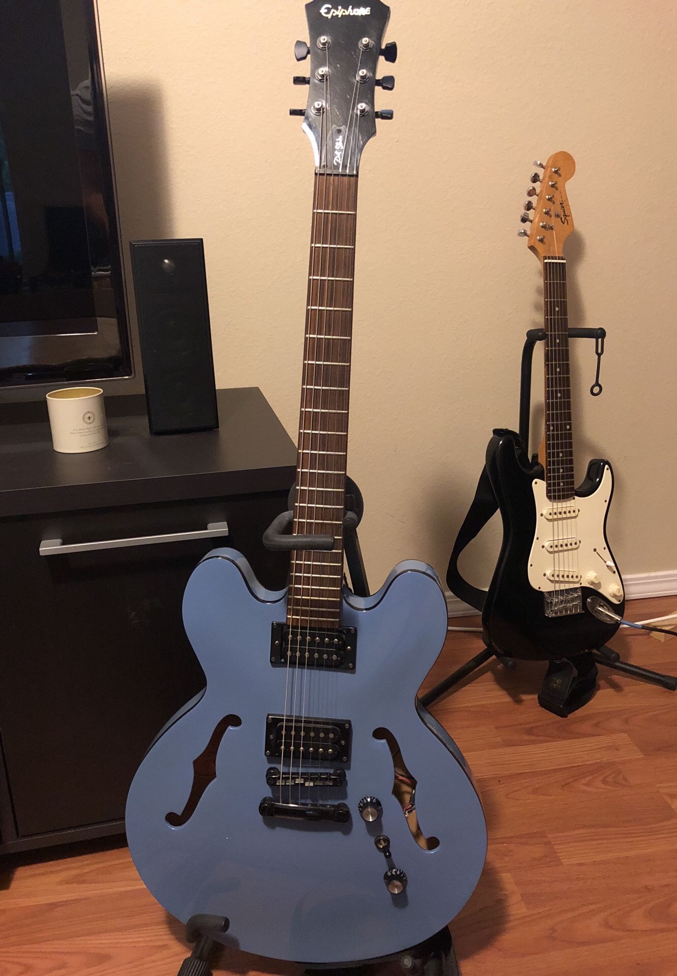 Blue Epiphone Dot Studio with case