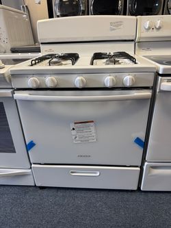 GAS STOVE AMANA // WHITE // FREE DELIVERY WITHIN 10 MILES// FREE INSTALATION
