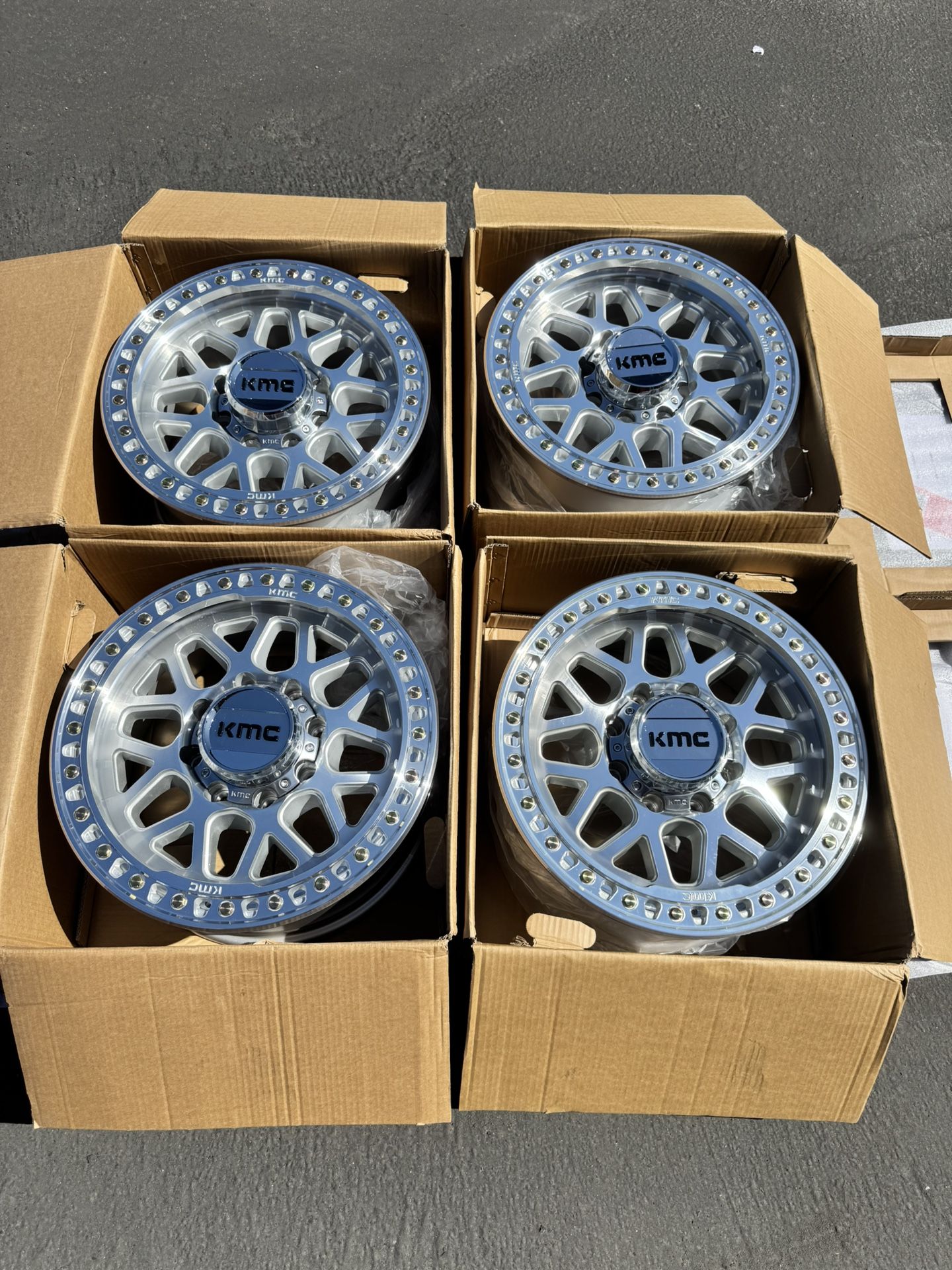 Brand New 18x9 KMC GRS “549” Machined 18” Off-Road Wheels Ram Silverado Sierra 2500 8x165
