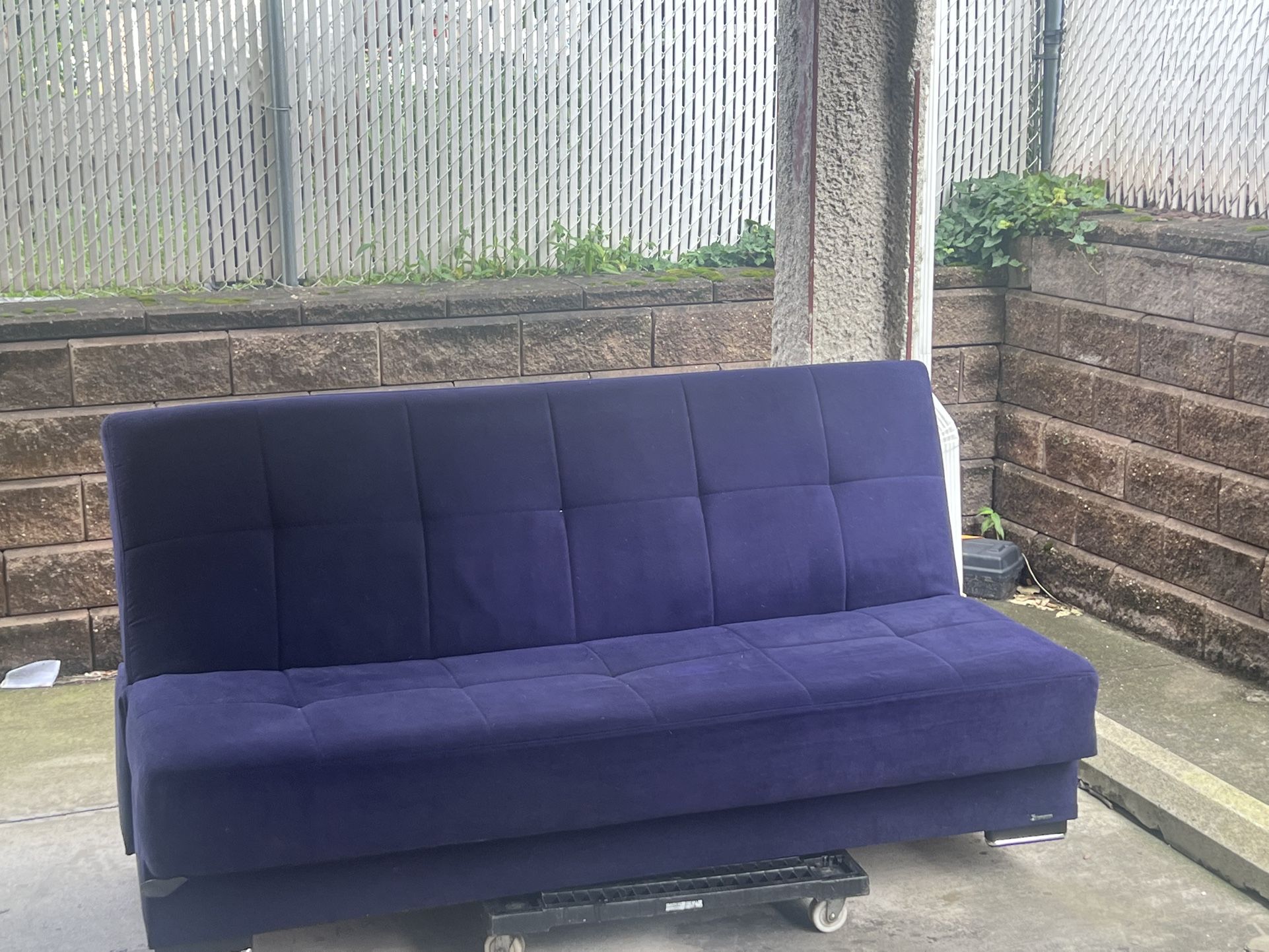 Used Futon/couch Full Size Good Condition Asking 100pick up only Elizabeth Nj .