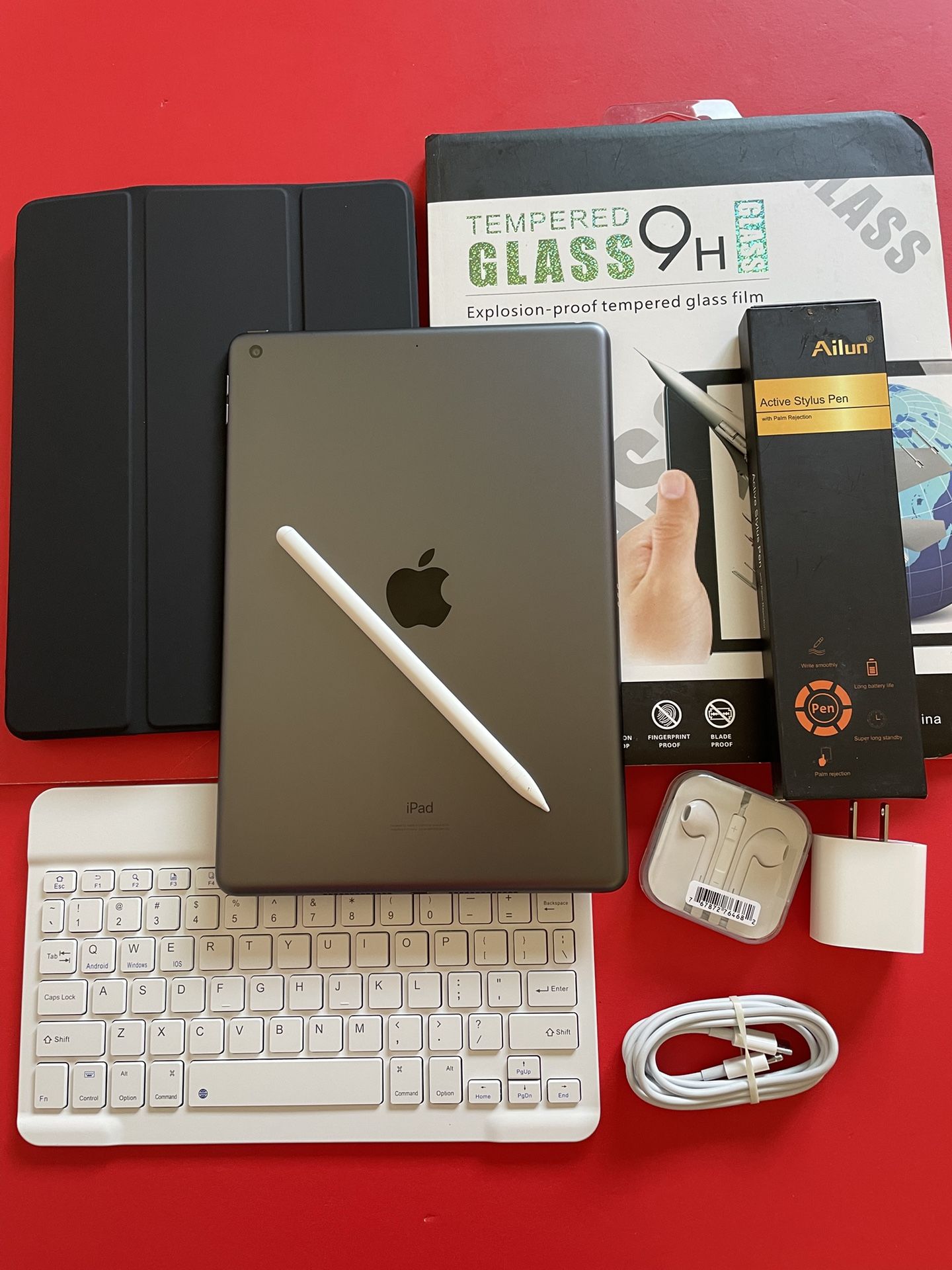 Apple IPad 8th Generation (10.2” Retina /Latest IOS 18/ 2020 model) 32GB with stylus pen, keyboard & Accessories