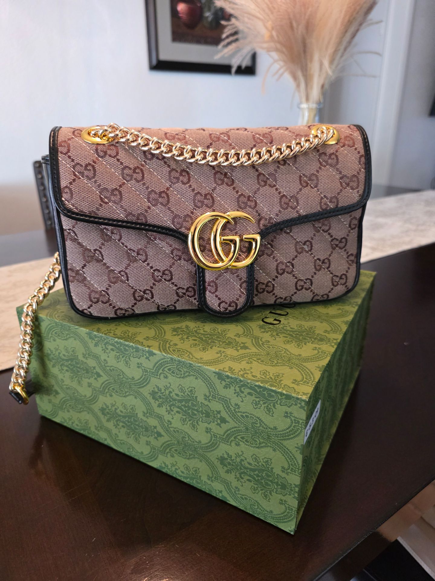 Beatiful woman GG bags