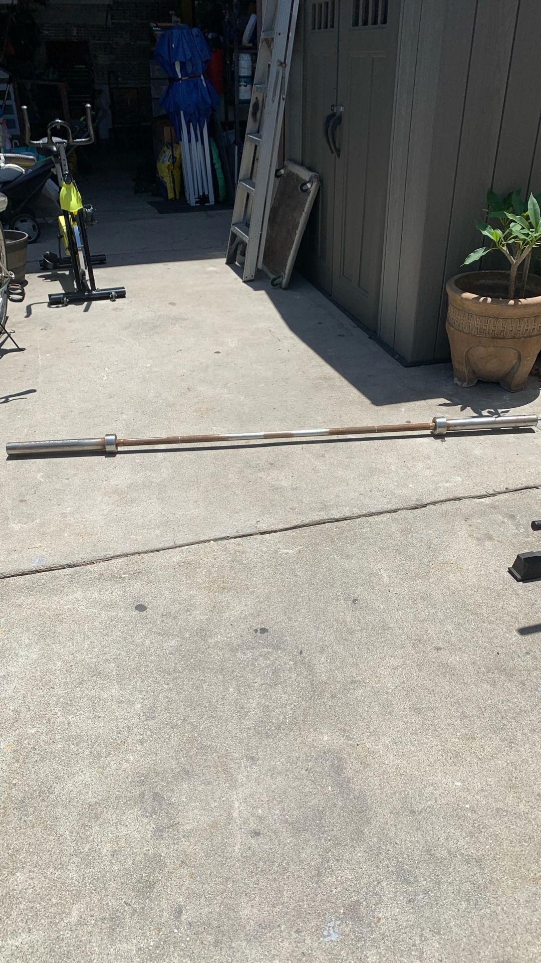 Olympic style weight bar