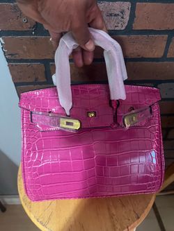 New Gorgeous fashionable bag very pretty for summer this is a must have bag😍
