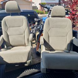 Honda Odyssey  2nd Row Bucket seats cloth Grey