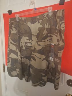 Wrangler Camo Cargo Shorts Size 44-$15.00