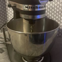 🍰 KitchenAid Artisan Stand Mixer – 5 Qt, Matte Black, Heavy-Duty