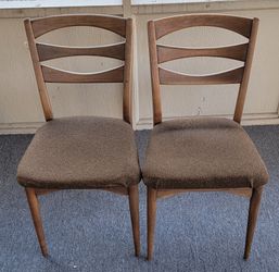 Plz Make an Offer On The Two Wood Chairs 