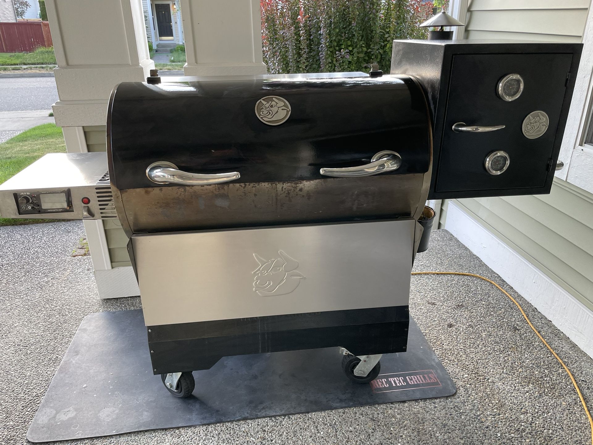 REC TEQ Bull, RT-700 Wood Pellet Grill