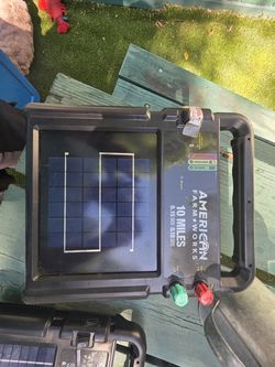 Electric fence hardware