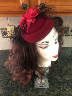Vintage style- burgundy- tilt pillbox fascinator