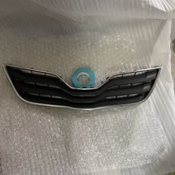 Toyota Camry 10/11 molding fits grille 