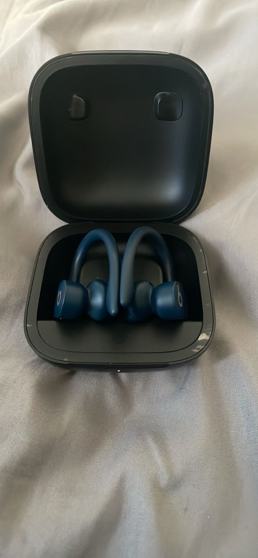 powerbeats pros black case with blue headphones,bluetooth