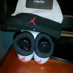 Newborn Hat N Bootties