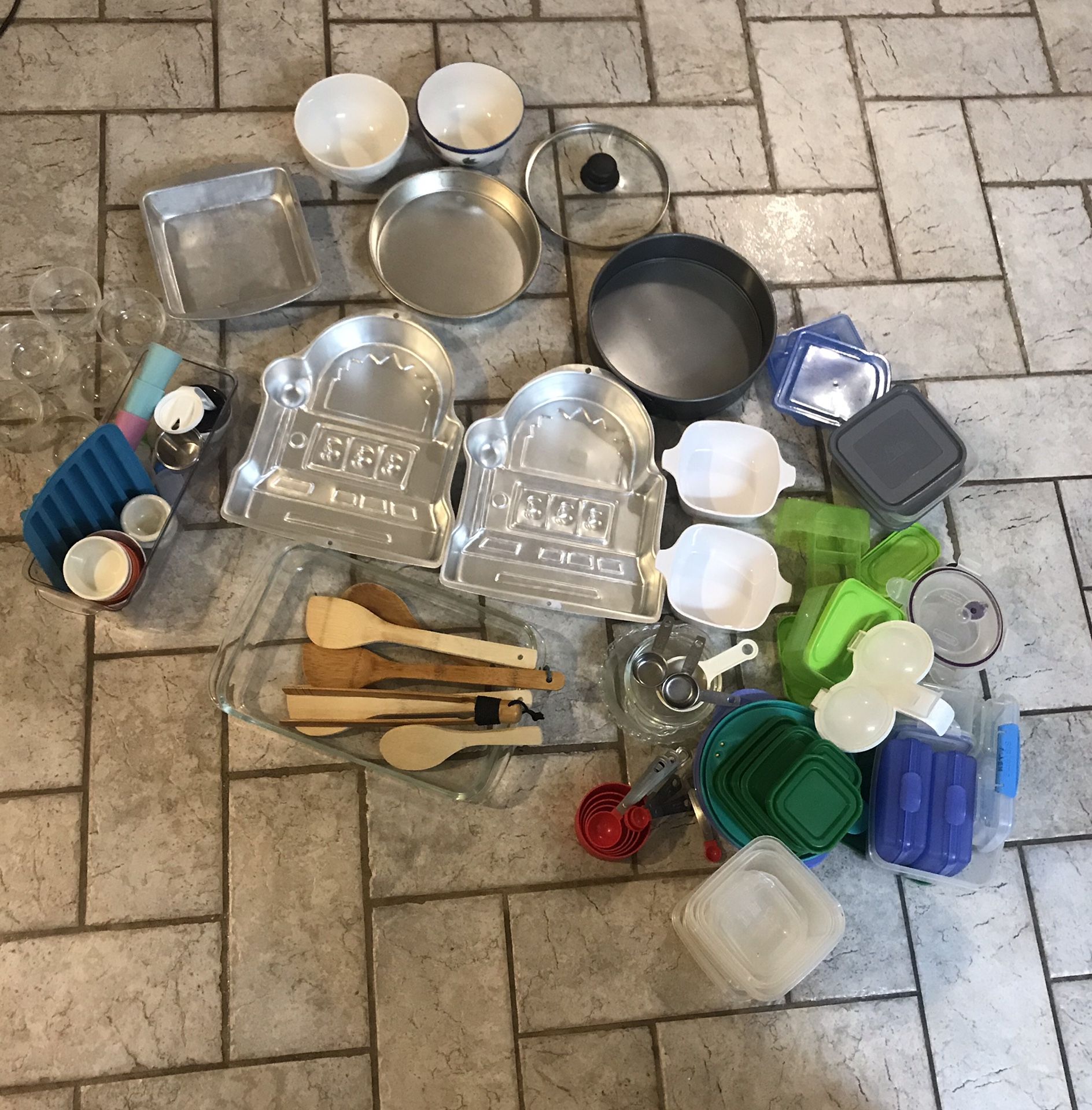 Miscellaneous Kitchen/Baking supplies