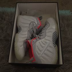 Nike Foamposite Size 6.5Y (youth) 