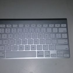 Apple bluetooth Keyboard & magic Mouse