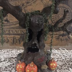 Dept 56 Halloween Tree