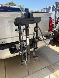 Thule Range  Bike Rack, Carry 4 Bikes and does have Hitchlock