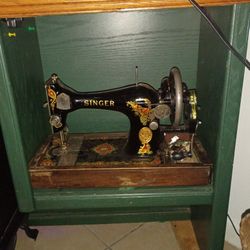 1910 SINGER SEWING MACHINE