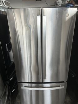 REFRIGERATOR GE 33” 3 Doors 