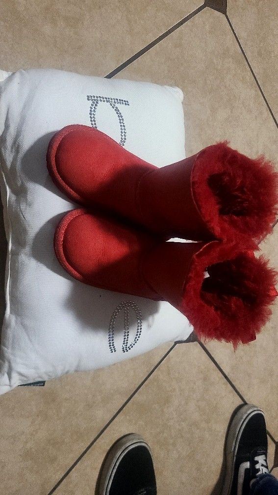 ❤️❤️GIRL'S UGG BOOTS IN EXCELLENT CONDITION CLEAN ❤️❤️