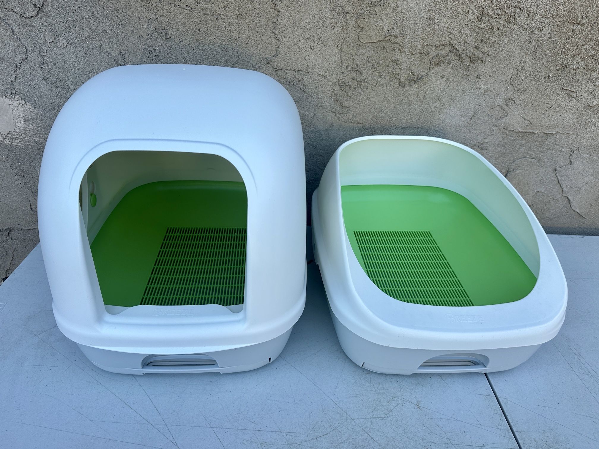 Breeze cat litter boxes set of 2 