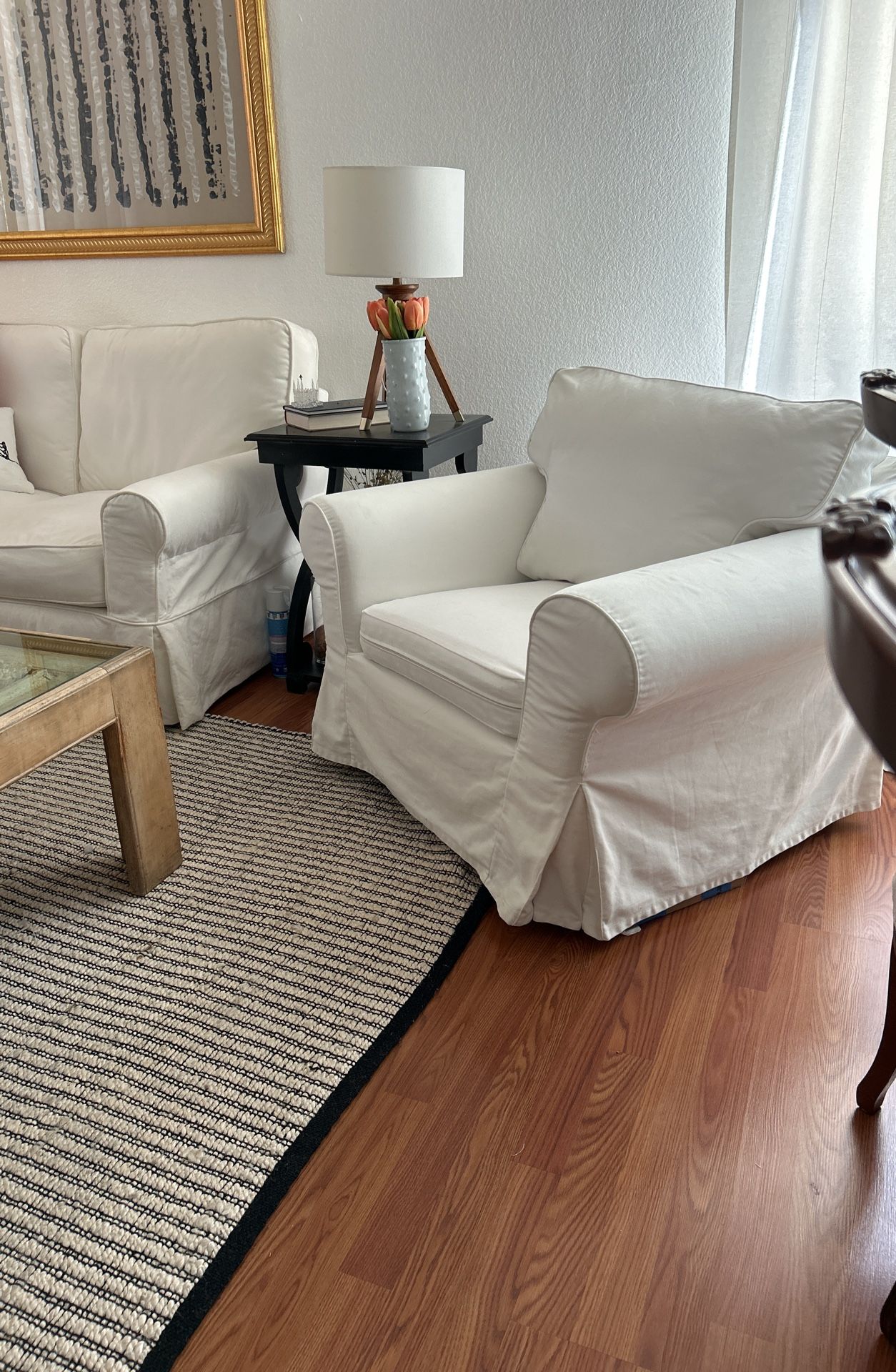 3 PIECES SOFAS SET Pier1 INCLUDES THE RUG