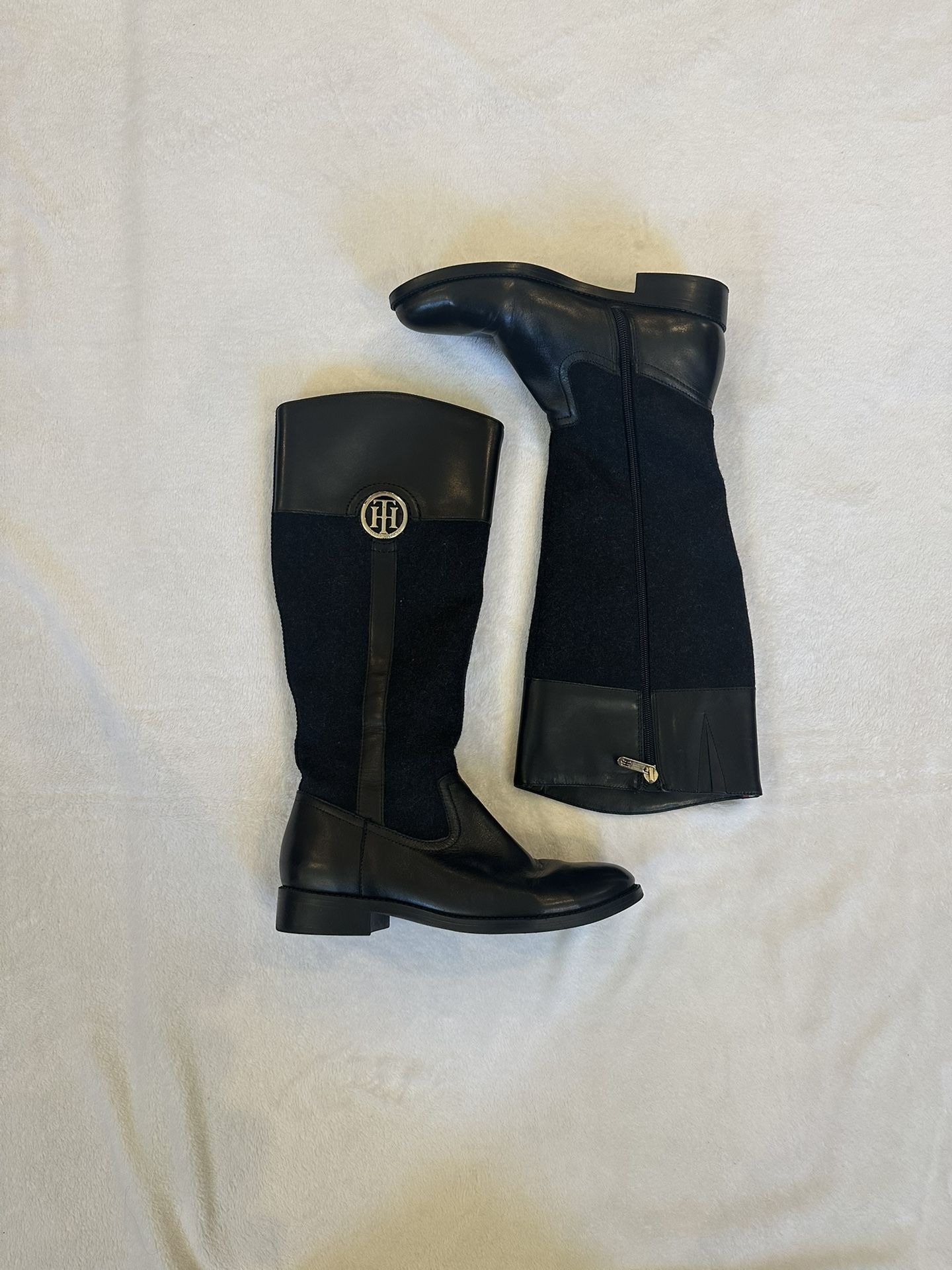 Women’s Tommy Hilfiger black leather riding boots. Size 7.5. Fantastic Condition