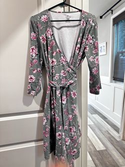 Caden Lane Maternity/Nursing Robe Originally $48