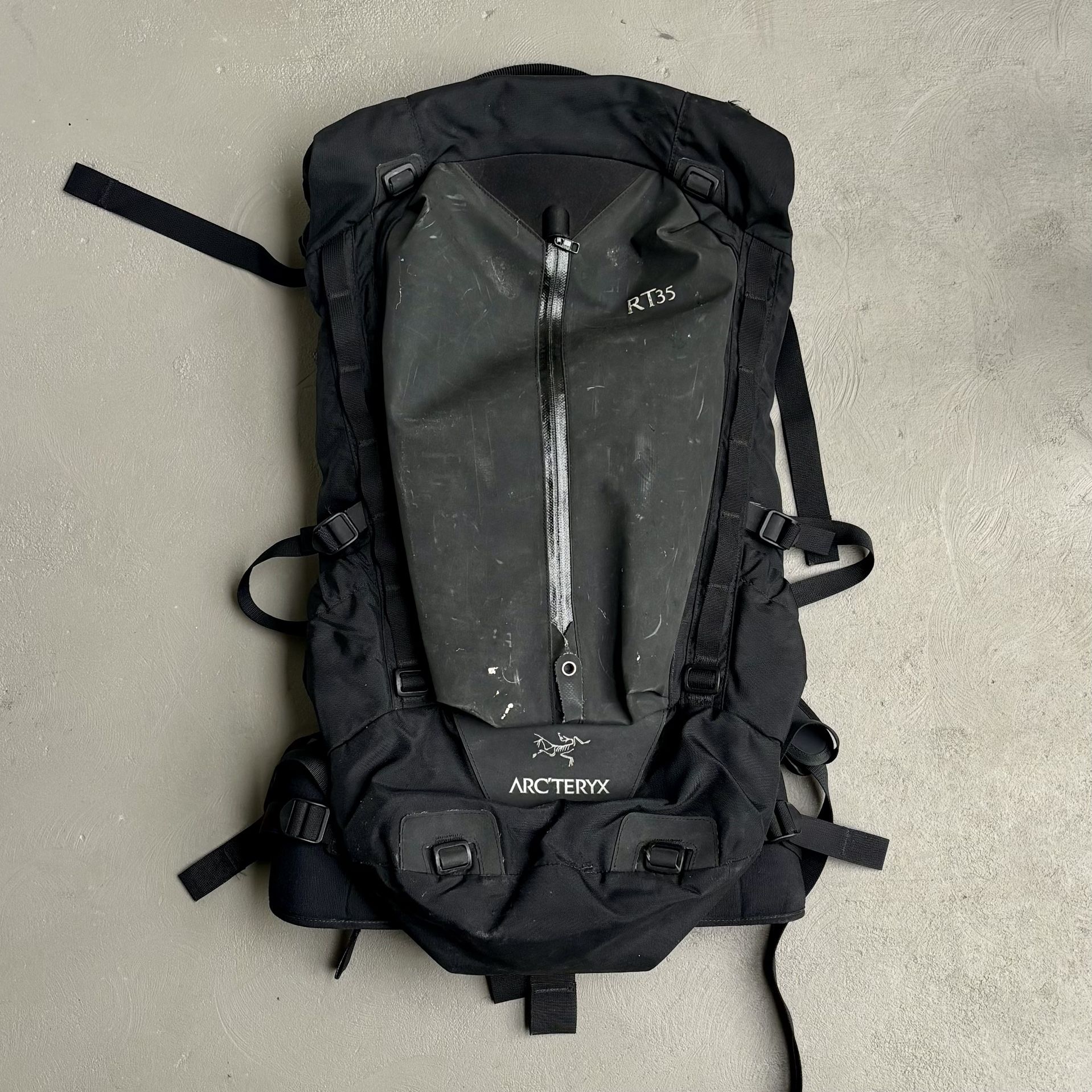 Arc’teryx RT35 Alpine Backpack – 35L – Roll-Top Climbing Pack