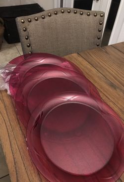 Tupperware 4 plates