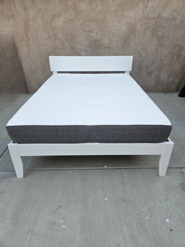 FULL SIZE BED WITH MATTRESS!!