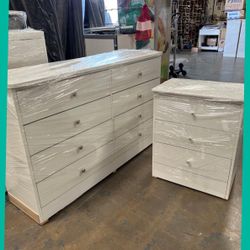 8 drawers dresser and nightstand/ Eight drawers dresser and nightstand