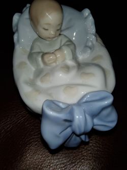 LLADRO    BABY FIGURE.   A New Treasure  Boy.........hand maid in Spain