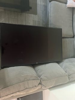 LG TV and Sanus Extendable Tilt Wall Mount