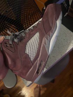 Burgundy Jordan 5 sz 9